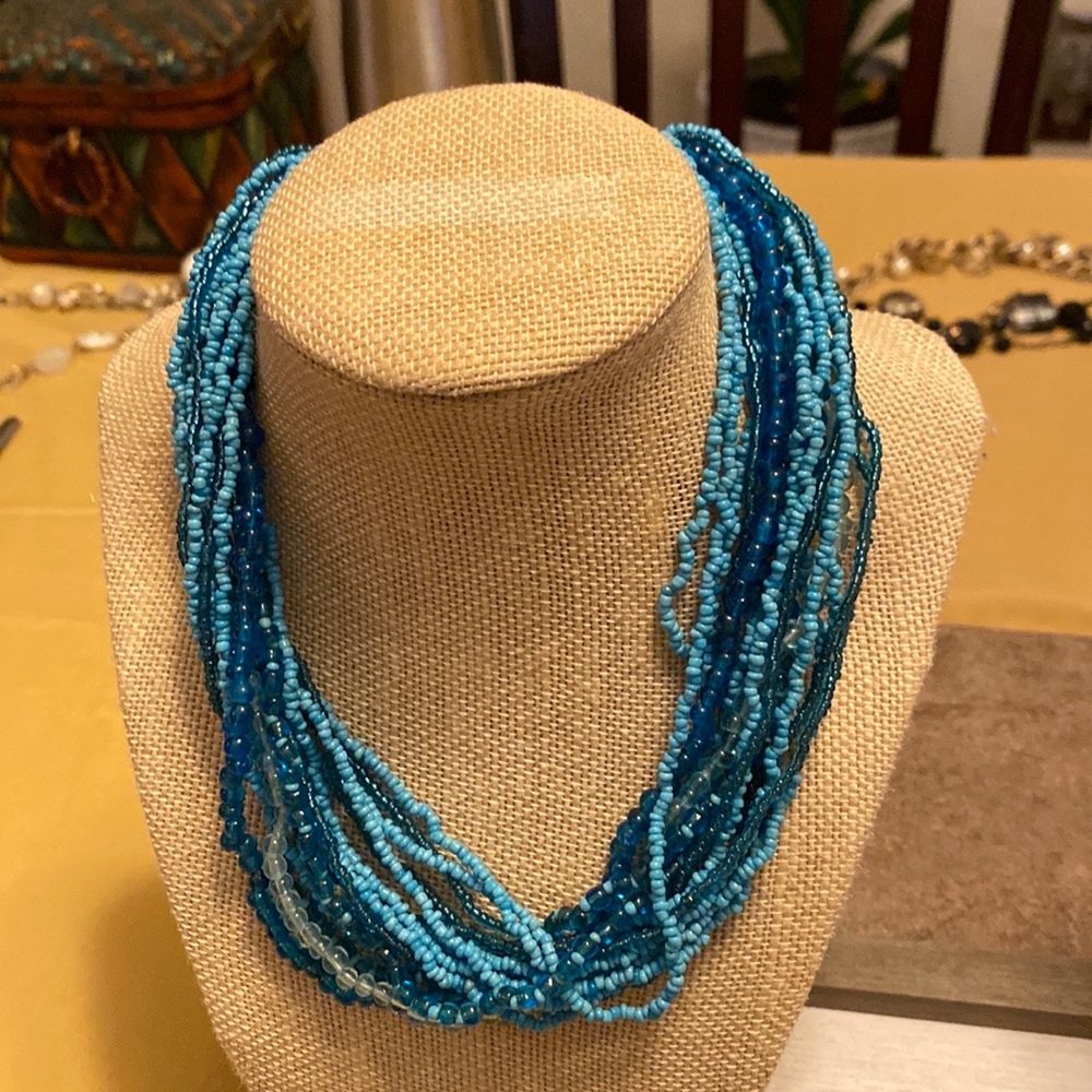 Necklace and earrings set.